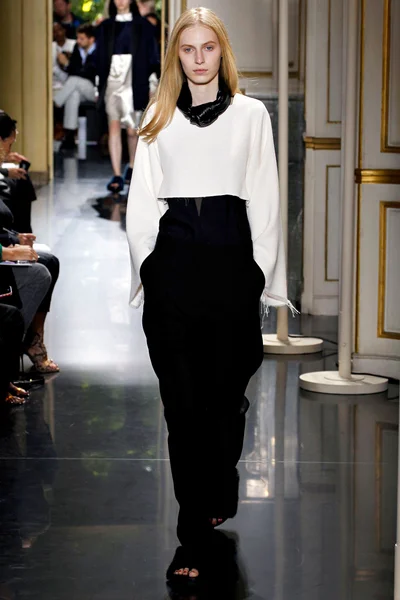Look 18